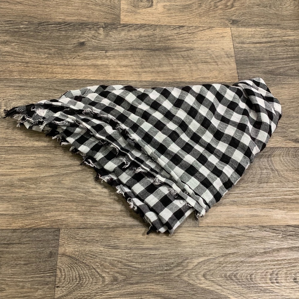 🌸Black and white check large scarf